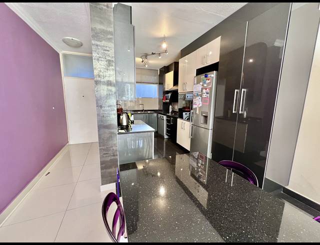 2 BEDROOM APARTMENT TO LET IN BEDFORD GARDENS